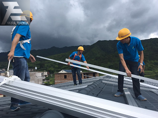 system montażu solarnego na dachu dachówkowym